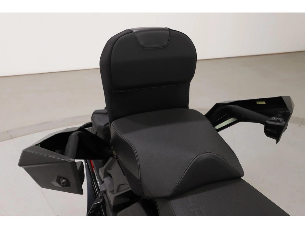 2025 Polaris Prostar S4 Indy Adventure 137 alt