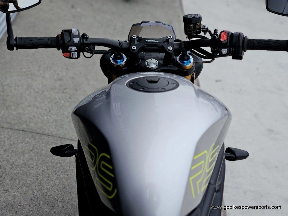 2026 Triumph Speed Triple 1200 Rs Granite/triumph Racing Yellow