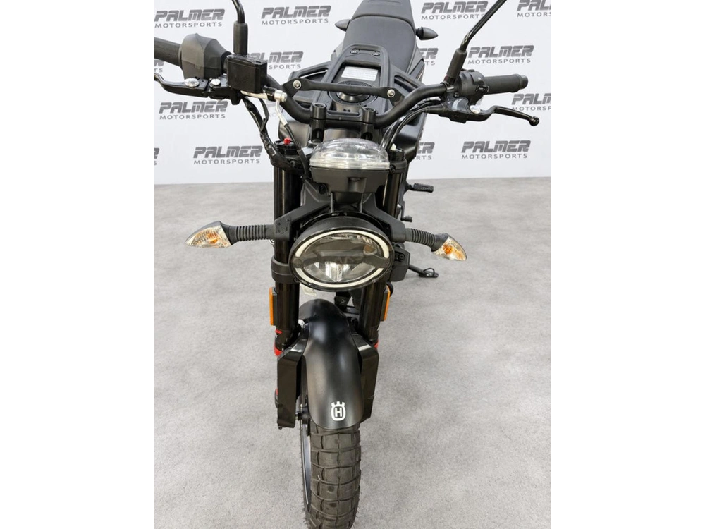 2023 Husqvarna Svartpilen 401