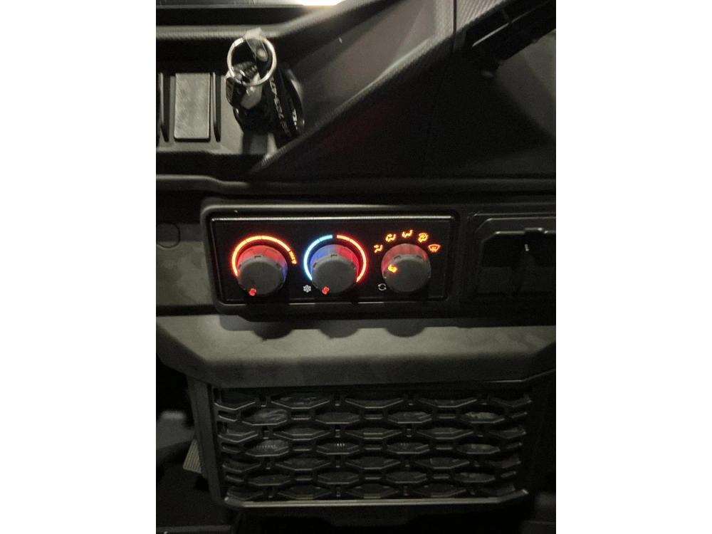 2027 Can-am Defender Max Ltd Hd11