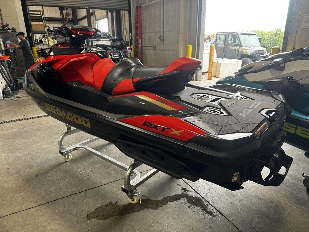 2020 Sea-doo Rxt®-x® 300 Ibr & Sound System Eclipse Black And Lava Red