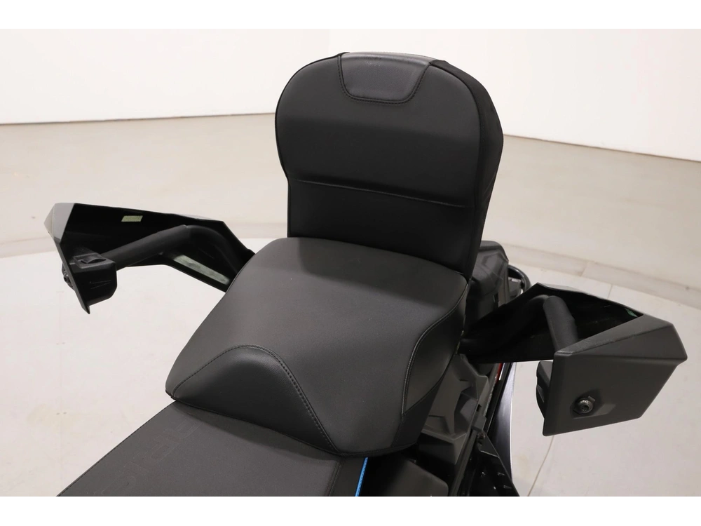 2024 Polaris 650 Indy Adventure 137 - Only 7 Miles alt
