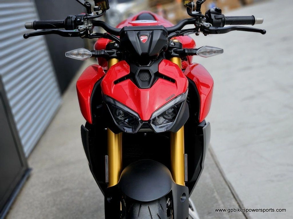2026 Ducati Streetfighter V2 S Red