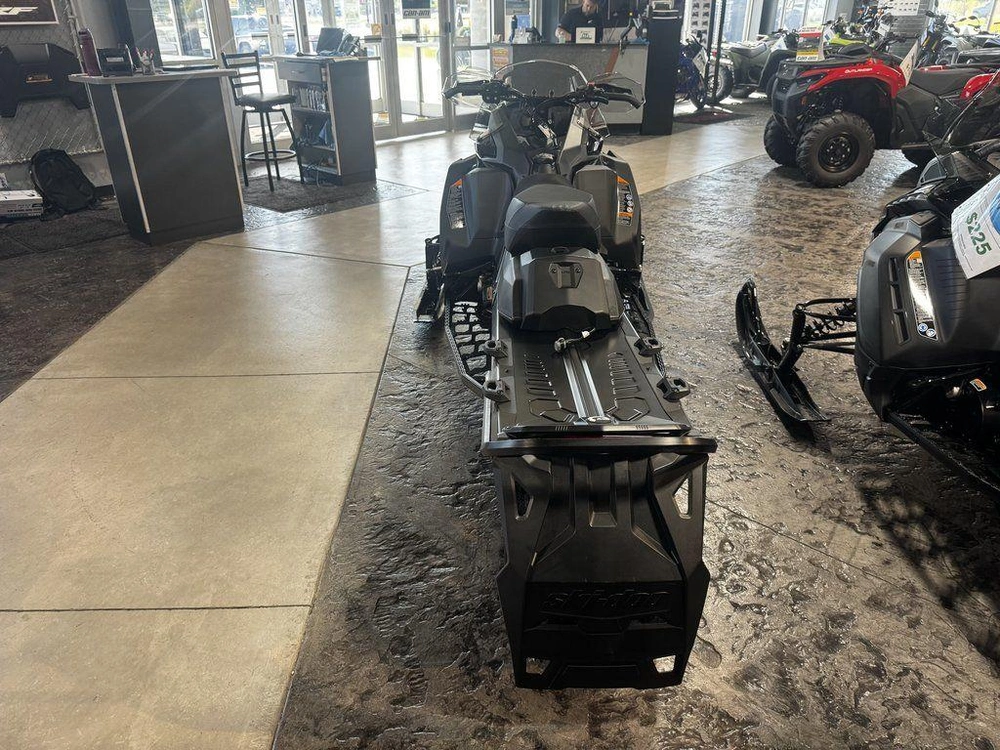 2027 Ski-doo Backcountry Adrenaline 850 E-tec® 146 Es Storm 1.5 S_lev_4.5"_blk