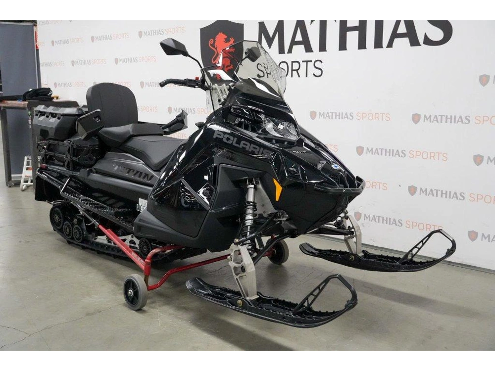 2027 Polaris 850 Titan Adv Ultmt 1.8 Blk alt