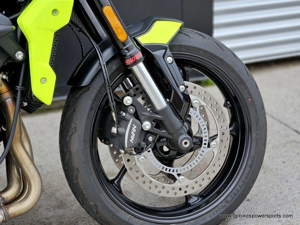 2024 Triumph Trident 660 Jet Black/triumph Racing Yellow