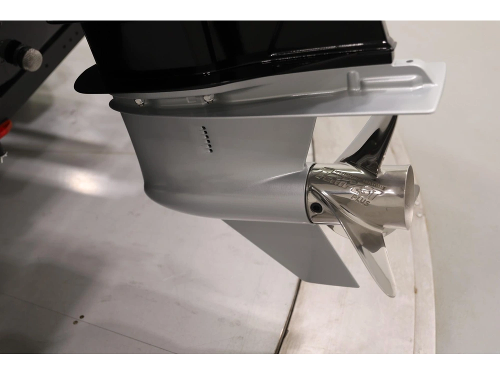 2026 Lund Boat Co 1875 Crossover Xs alt