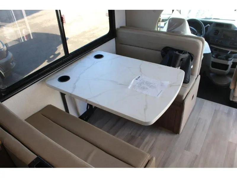 Thor Motor Coach Four Winds 21Z 2027