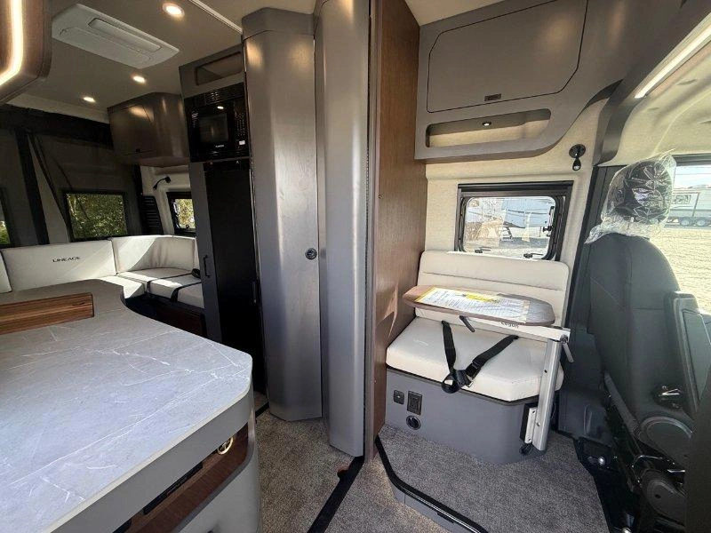 2027 Grand Design Lineage Lvp2 alt