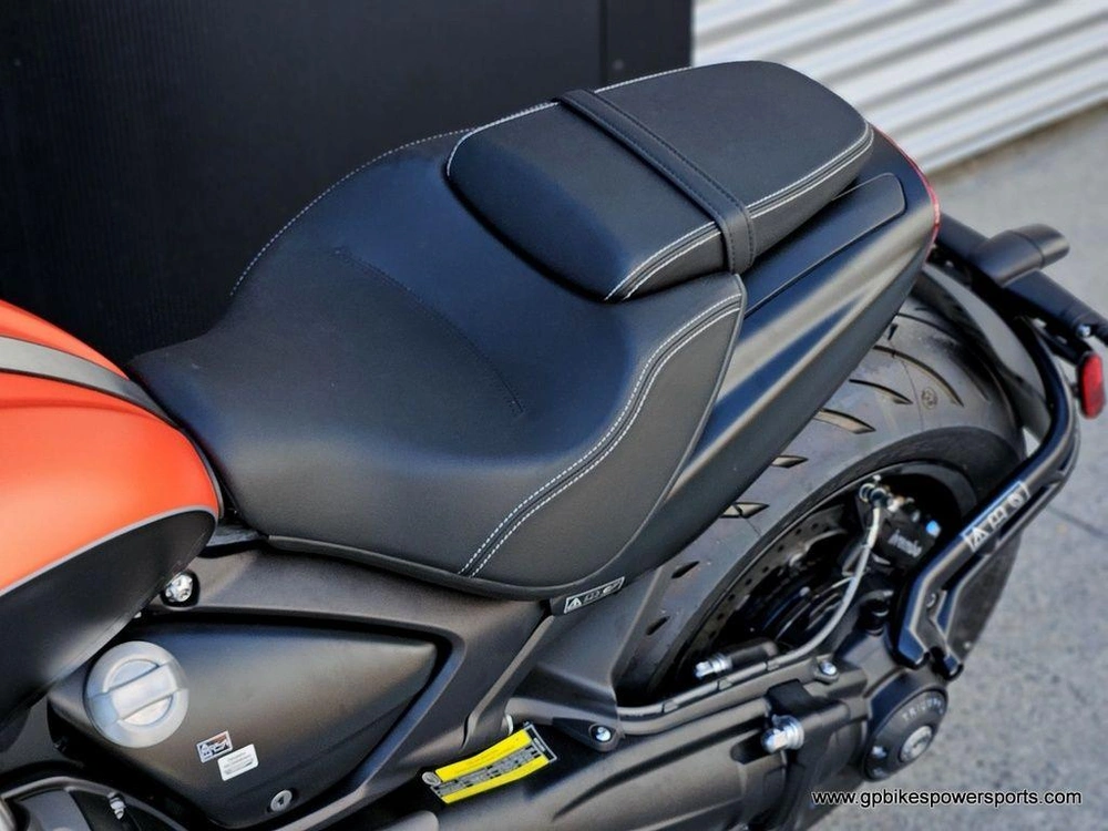 2026 Triumph Rocket 3 Storm R Satin Baja Orange/matte Sapphire Black