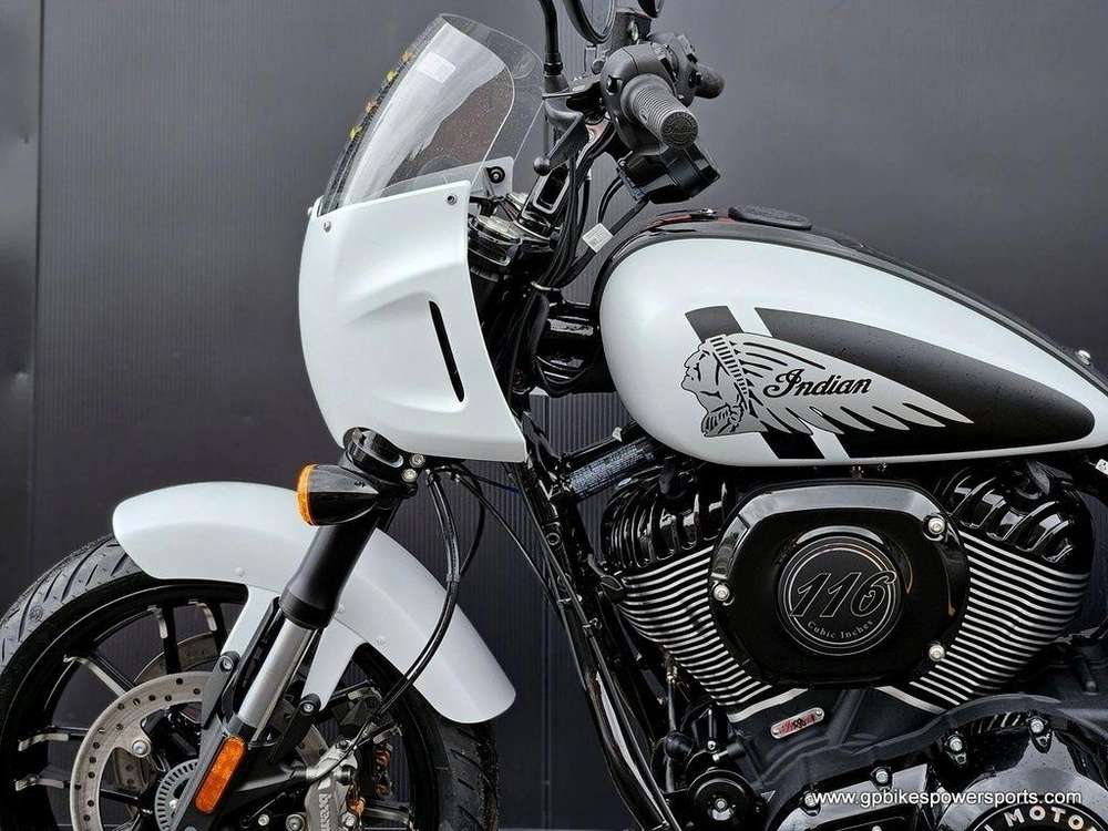 2025 Indian Motorcycle Sport Chief Ghost White Metallic Smoke