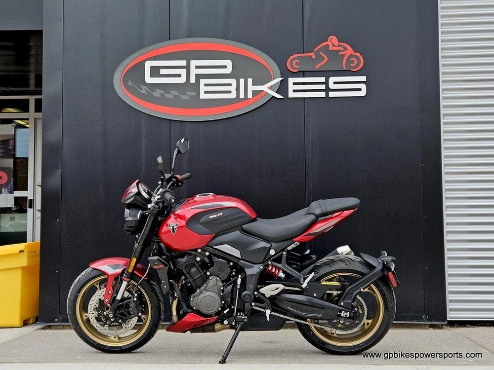 2026 Triumph Trident 800 Carnival Red
