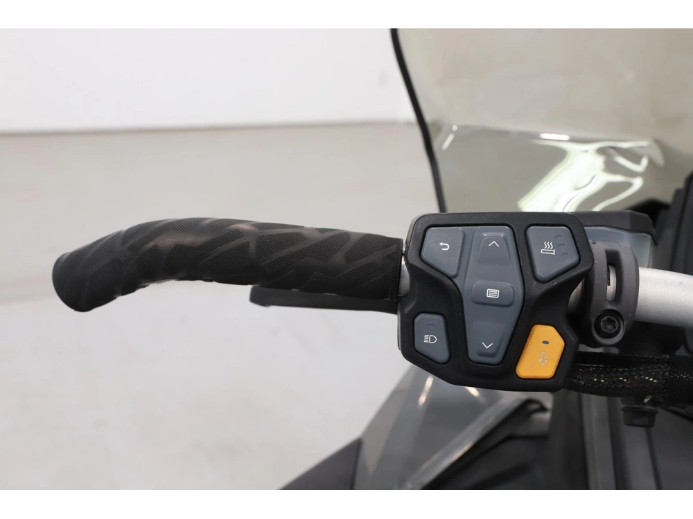 2024 Polaris 650 Indy Adventure 137 alt