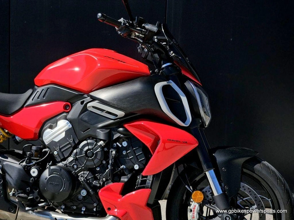 2024 Ducati Diavel V4 Red