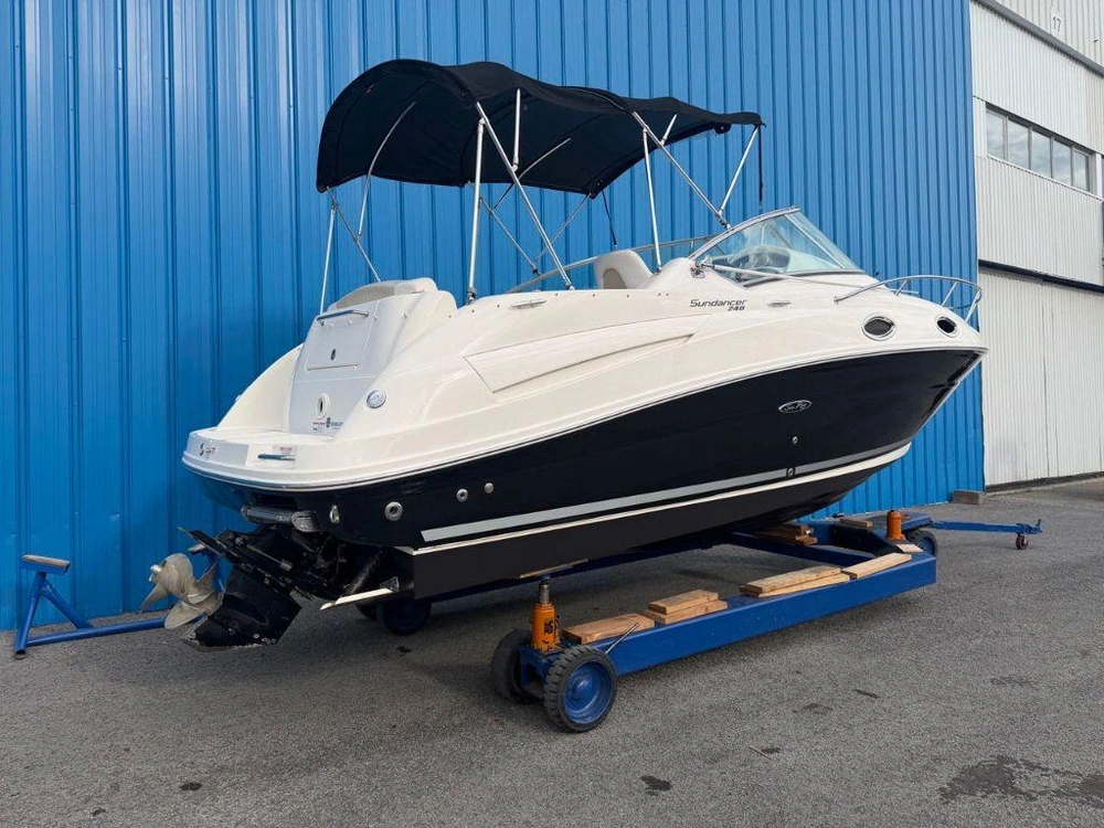 Sea Ray Sundancer 240 Mercury 300hp 2011