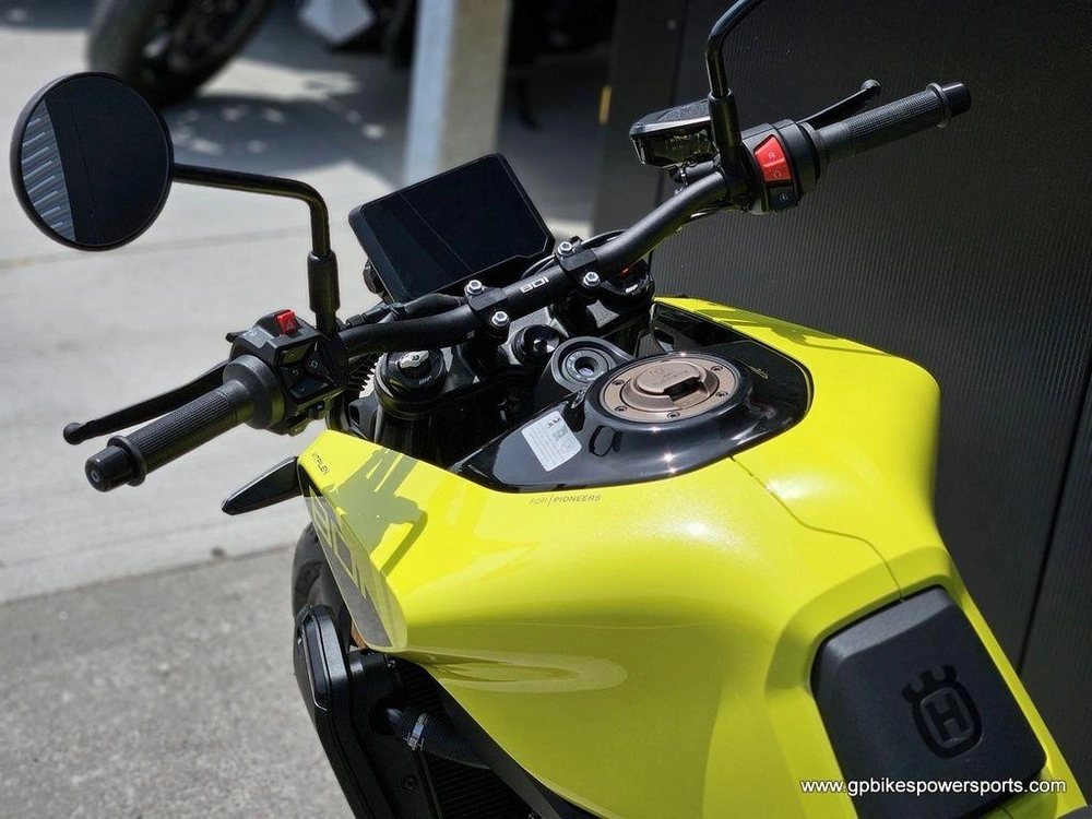 2025 Husqvarna Vitpilen 801