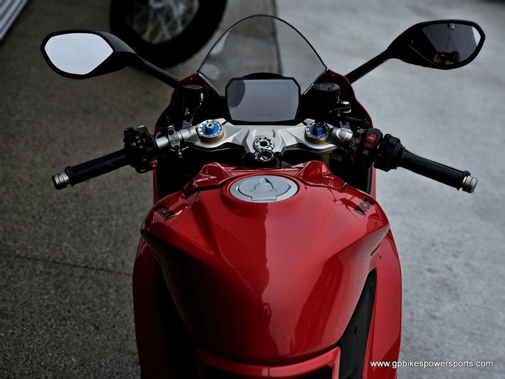 2026 Ducati Panigale V2 S Red
