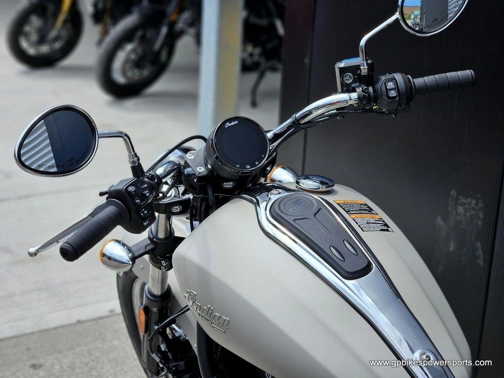 2025 Indian Motorcycle Scout® Classic Limited + Tech Silver Quartz Smoke