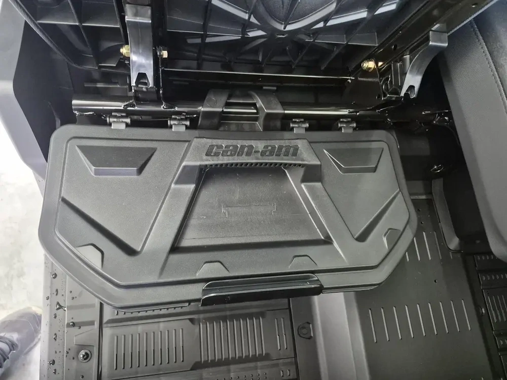 2026 Can-am Defender Xt Cab Hd11 With 10.2
