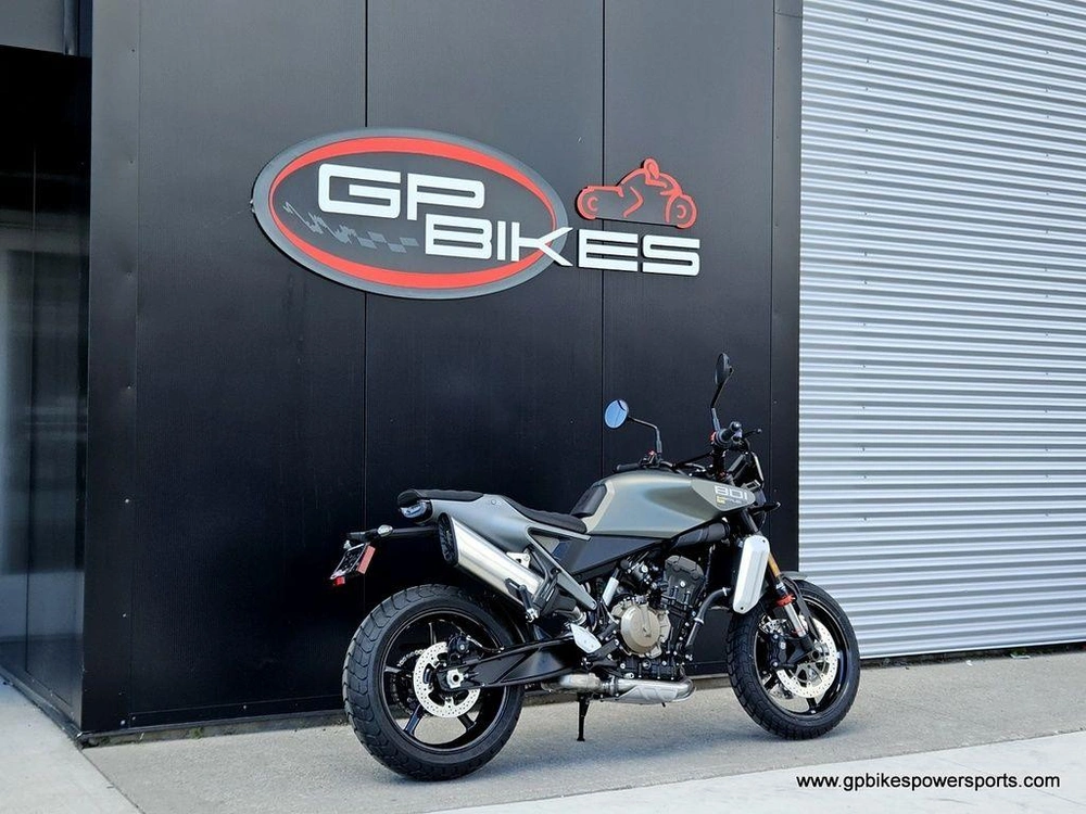 2027 Husqvarna Svartpilen 801 Se