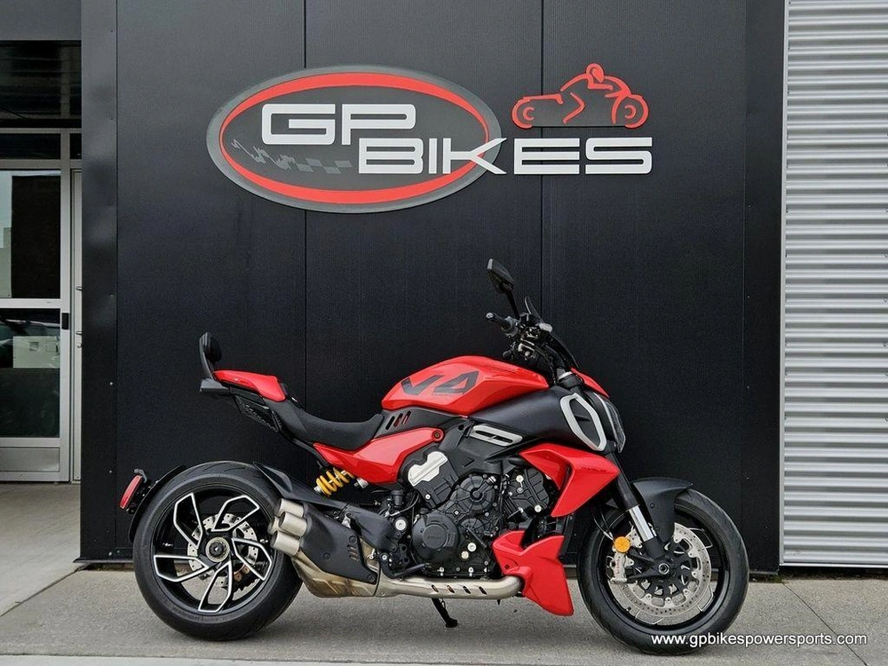 2023 Ducati Diavel V4 Ducati Red