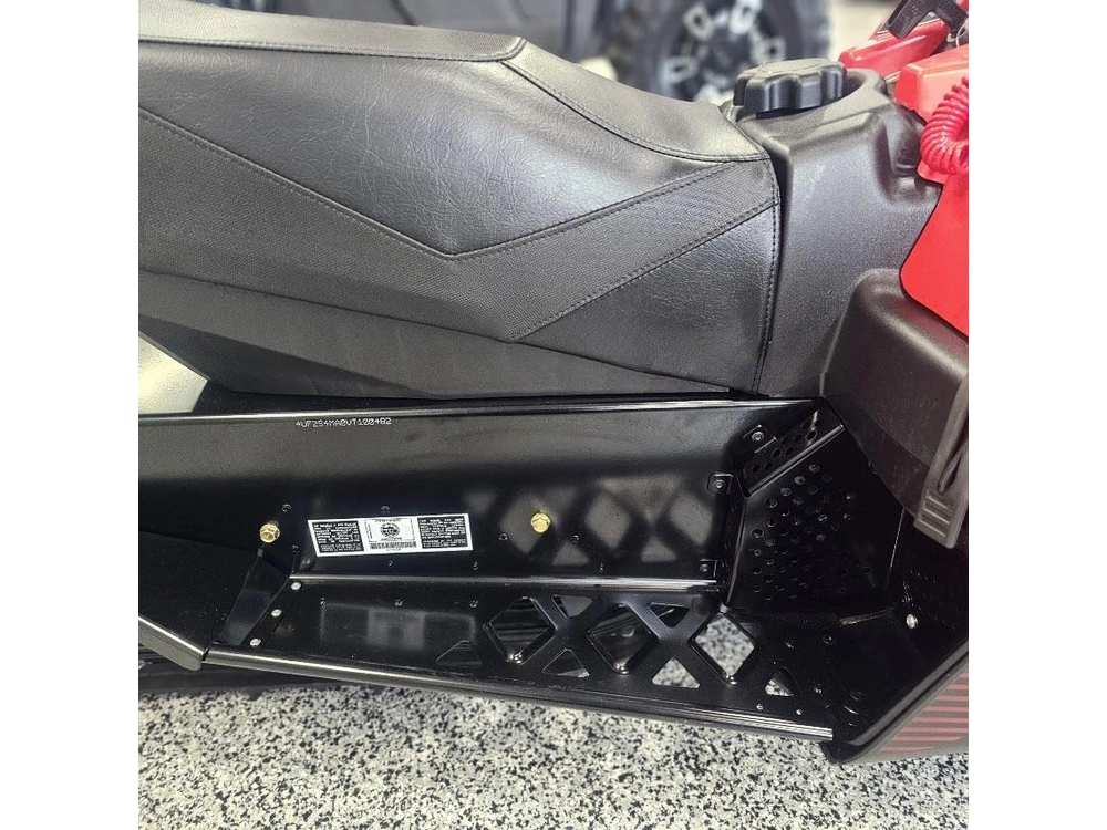 2027 Polaris Indy 200 Es