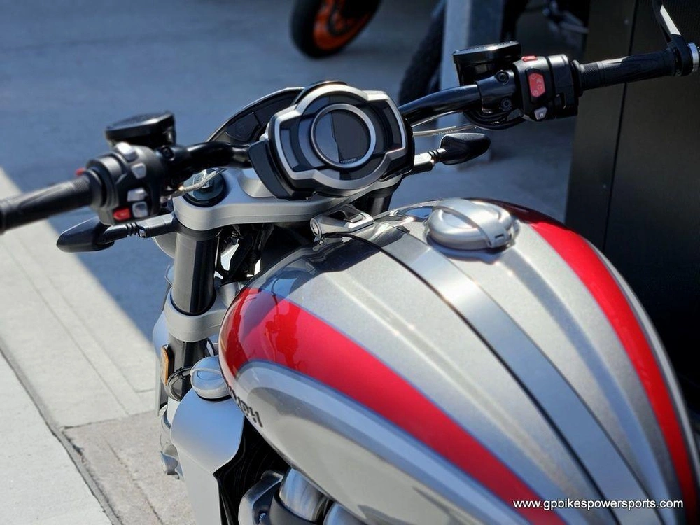 2023 Triumph Rocket 3 R Silver Ice Cranberry Red