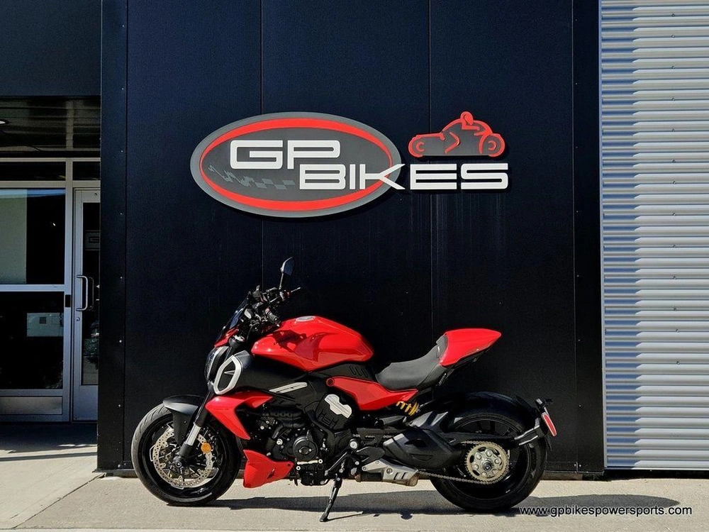 2024 Ducati Diavel V4 Red