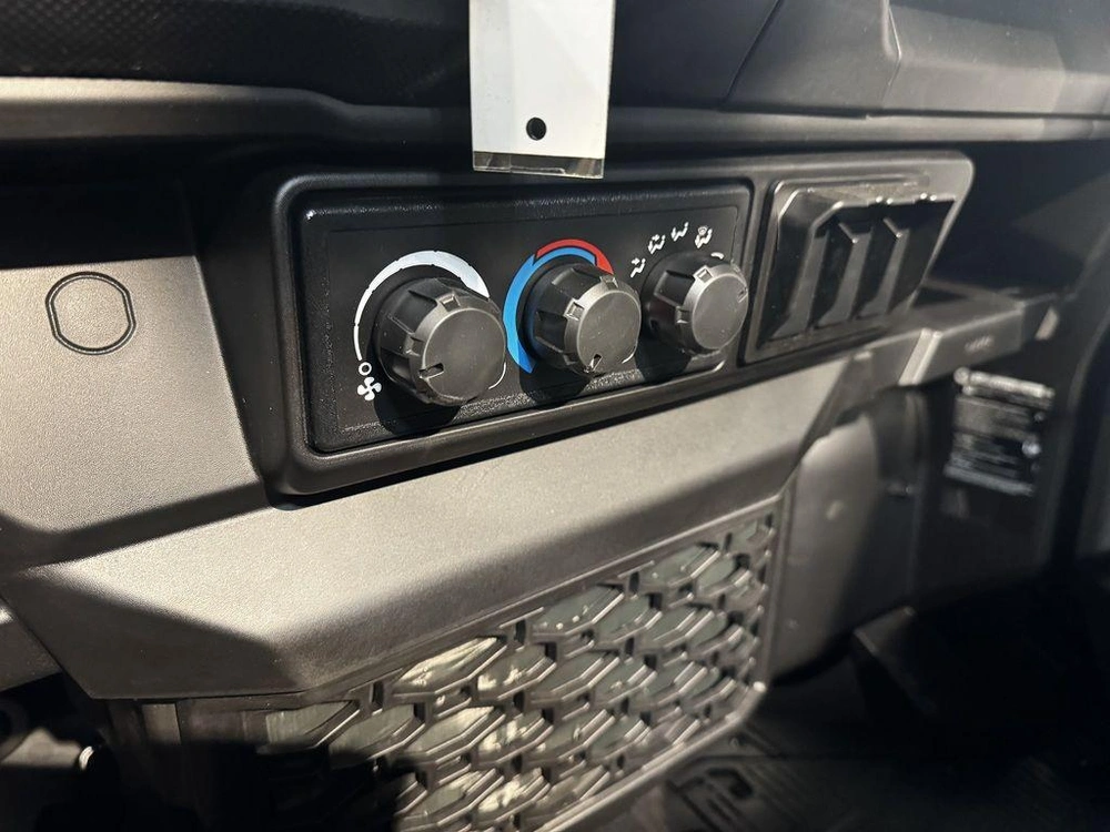 2026 Can-am Defender Xt Cab Hd11