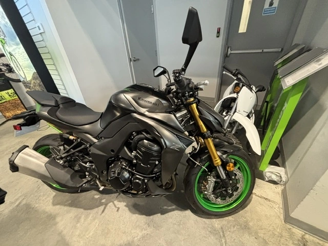 Kawasaki Z1100 Z1100 Zr1100 Z Zr 1100 Se Z1000 Z 1000 - Mt10 Z900 2026 alt