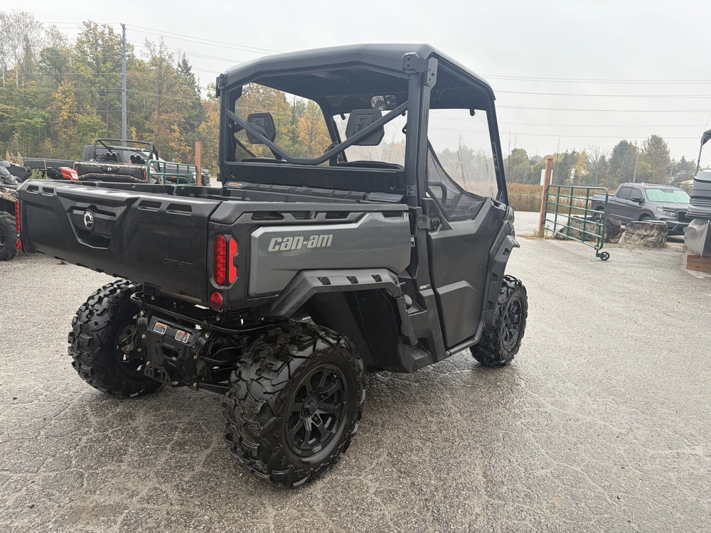 2024 Can-am Defender Xt Hd 7 With Half Doors & Hc Windshield alt