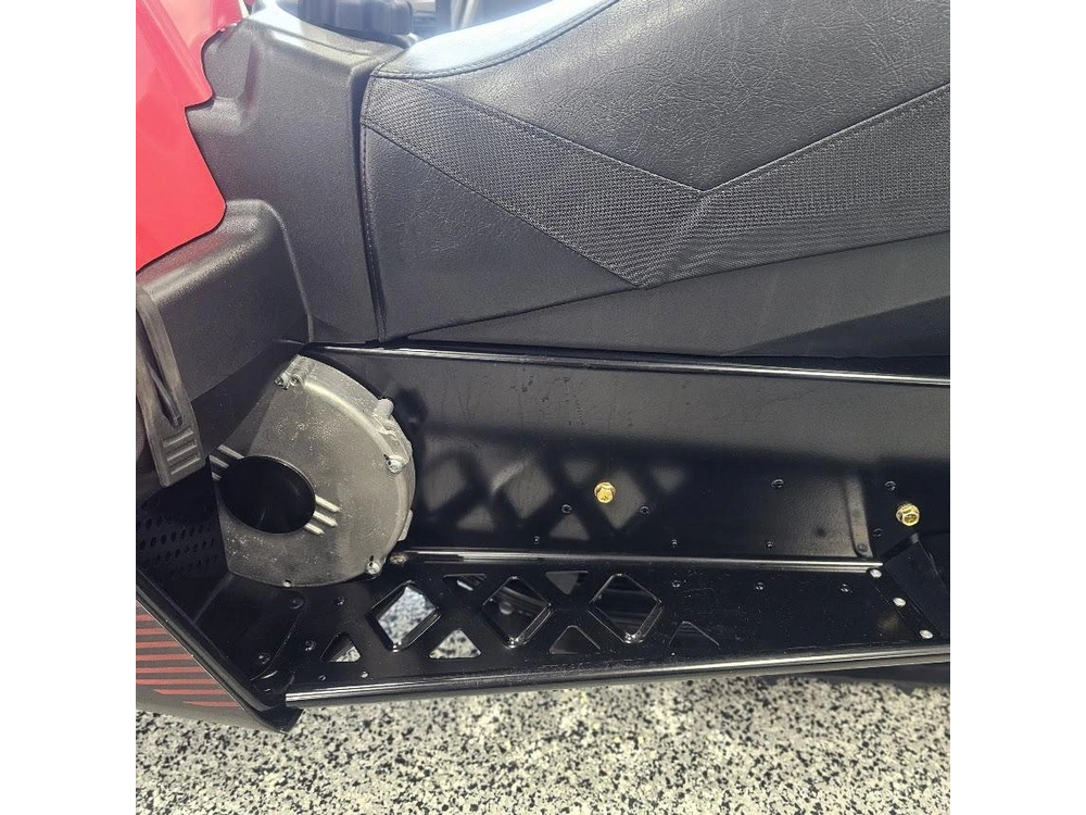 2027 Polaris Indy 200 Es