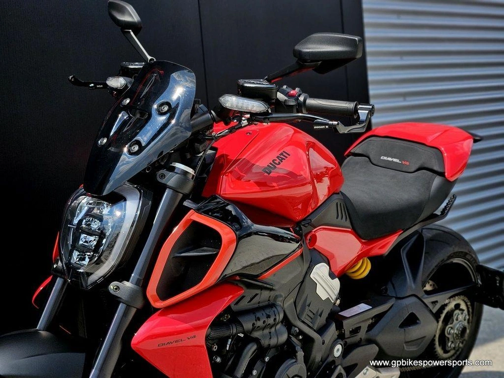 2024 Ducati Diavel V4 Red