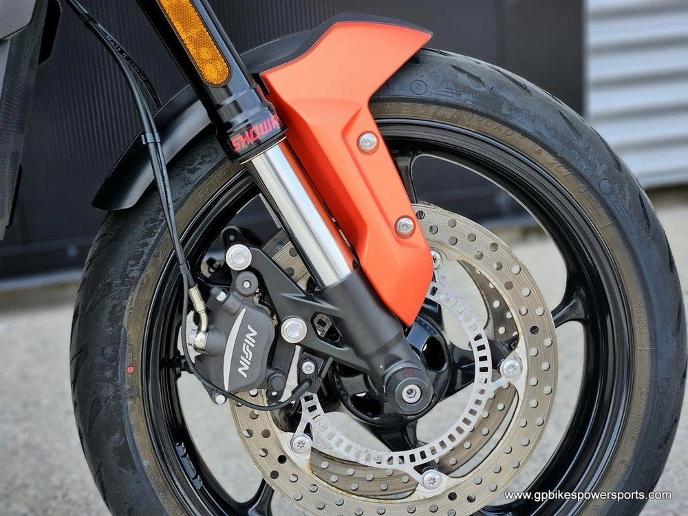 2023 Triumph Trident 660 Matte Baja Orange / Matte Storm Grey