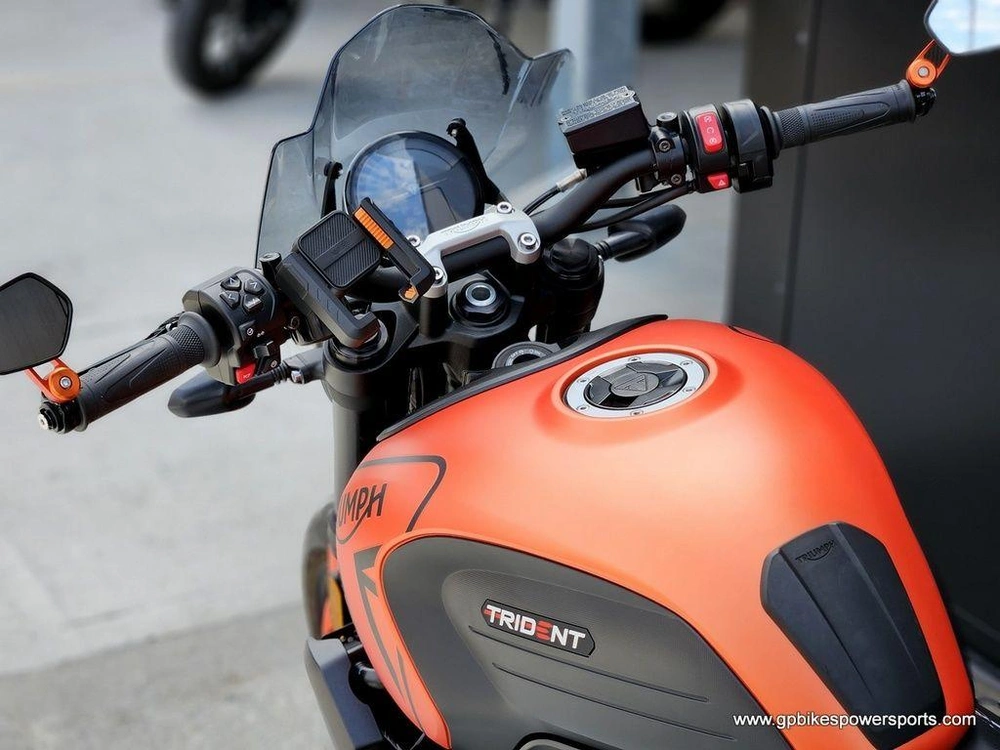 2023 Triumph Trident 660 Matte Baja Orange / Matte Storm Grey