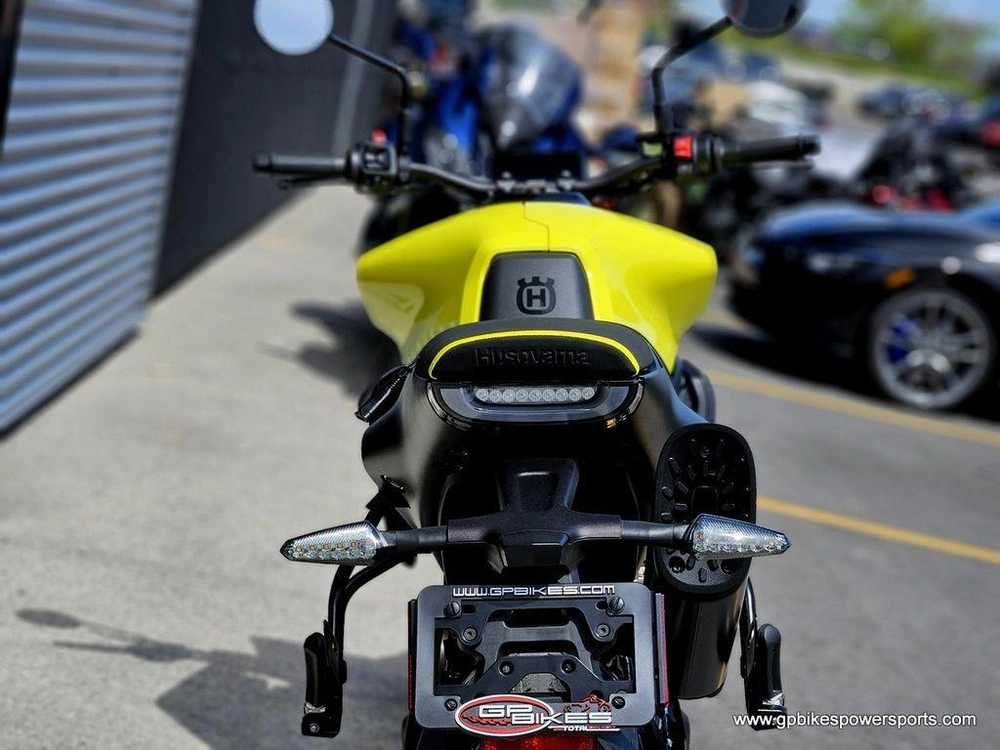 2025 Husqvarna Vitpilen 801