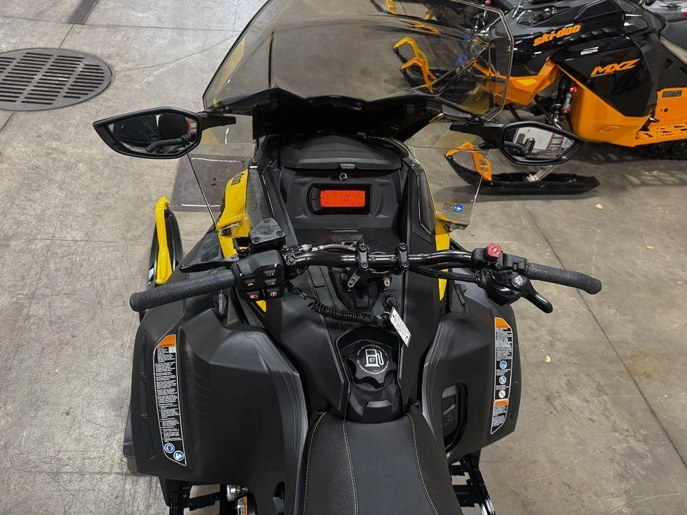 2027 Ski-doo Grand Touring Sport 900 Ace 137 Es S-rip 1.25 S_lev_4.5"_yllw
