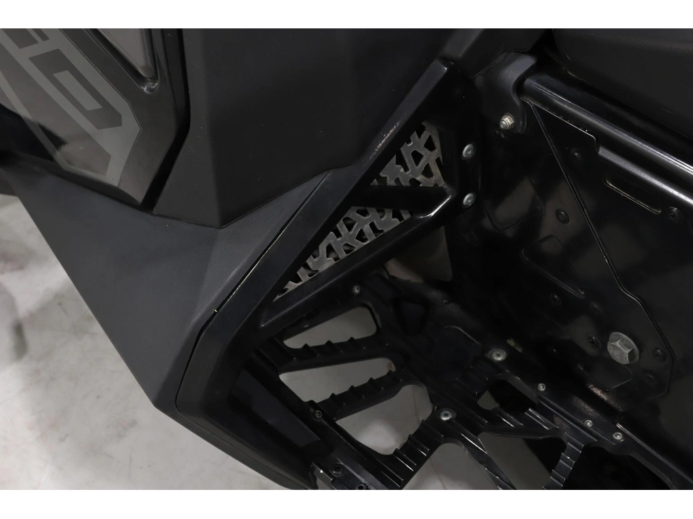 2024 Polaris 650 Indy Adventure 137 alt