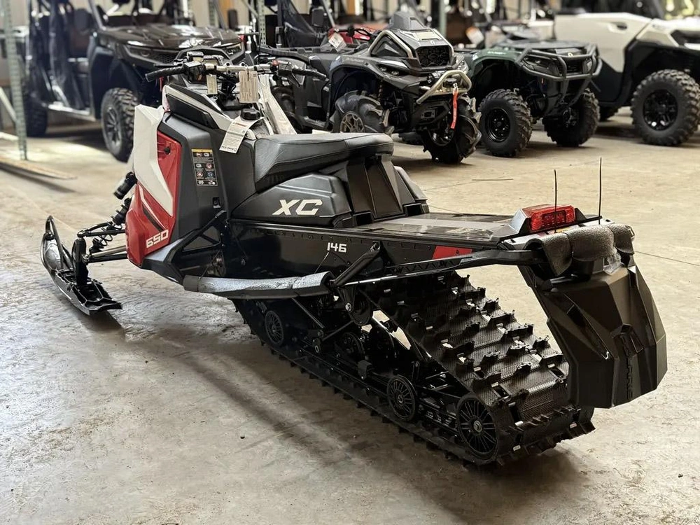 2027 Polaris 650 Switchback Xc 146 1.6 Cobra