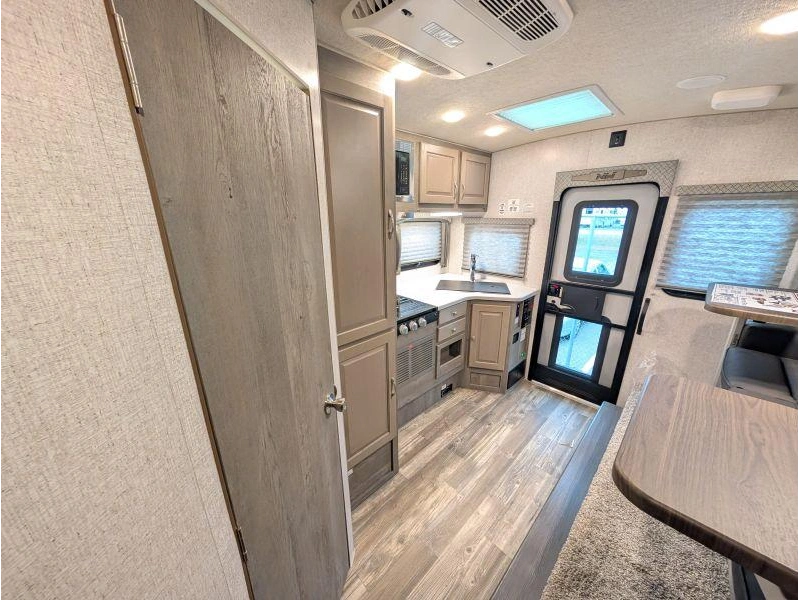 2027 Northwood Arctic Fox 992 alt