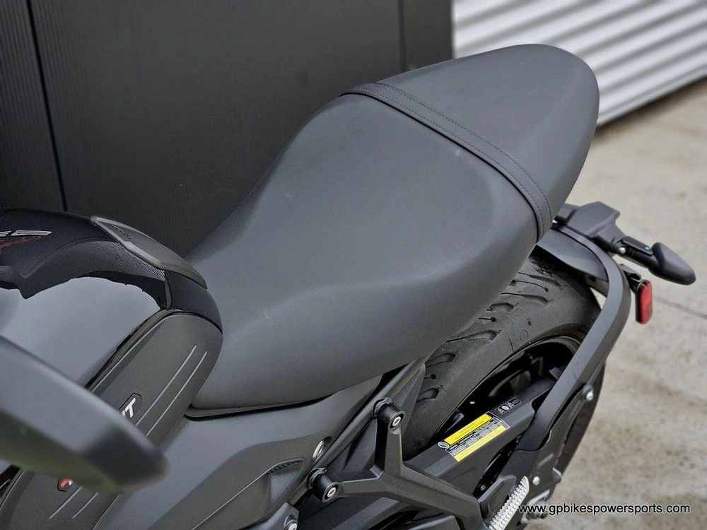2024 Triumph Trident 660 Jet Black/triumph Racing Yellow