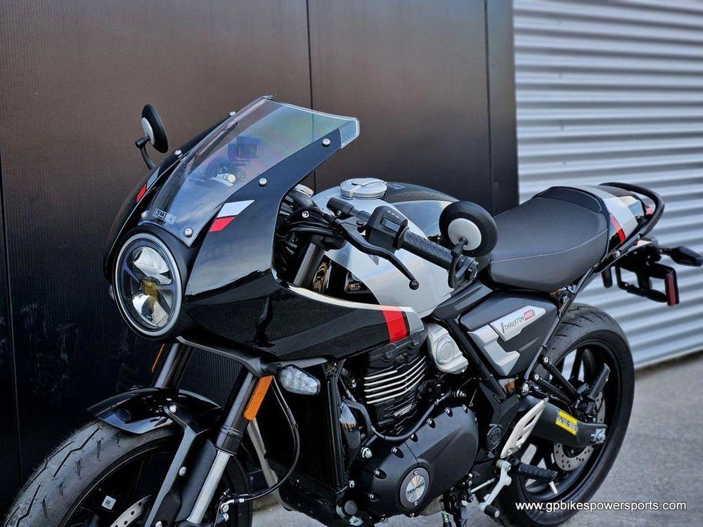 2026 Triumph Thruxton 400 Black/silver
