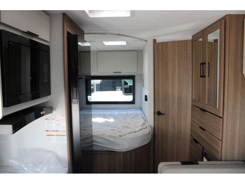 Thor Motor Coach Four Winds 21z 2027