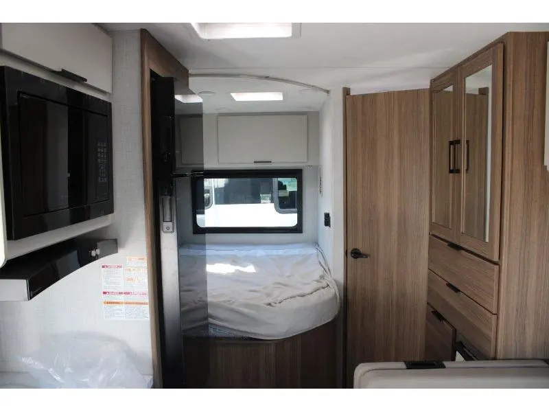 Thor Motor Coach Four Winds 21Z 2027