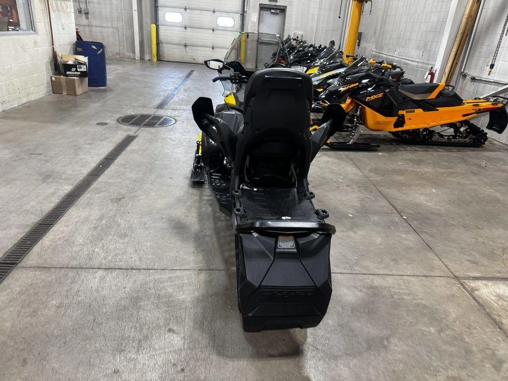 2027 Ski-doo Grand Touring Sport 900 Ace 137 Es S-rip 1.25 S_lev_4.5"_yllw
