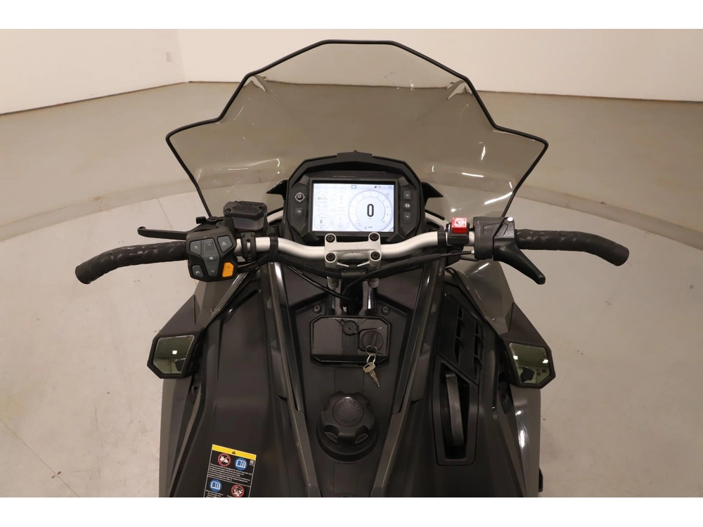 2025 Polaris 650 Indy Adventure 137 alt