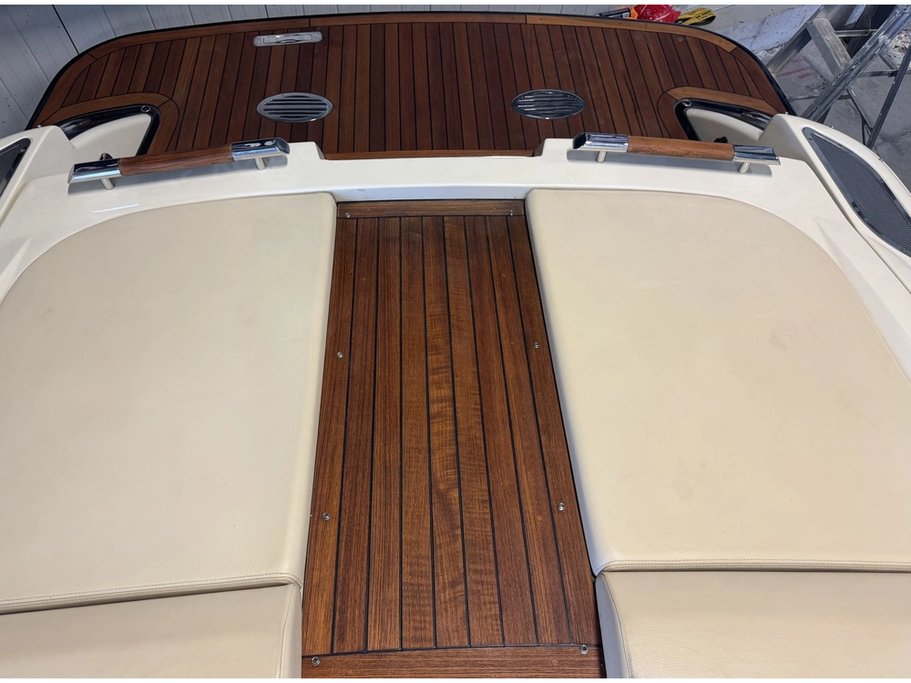 2017 Chris-craft 28 Corsair