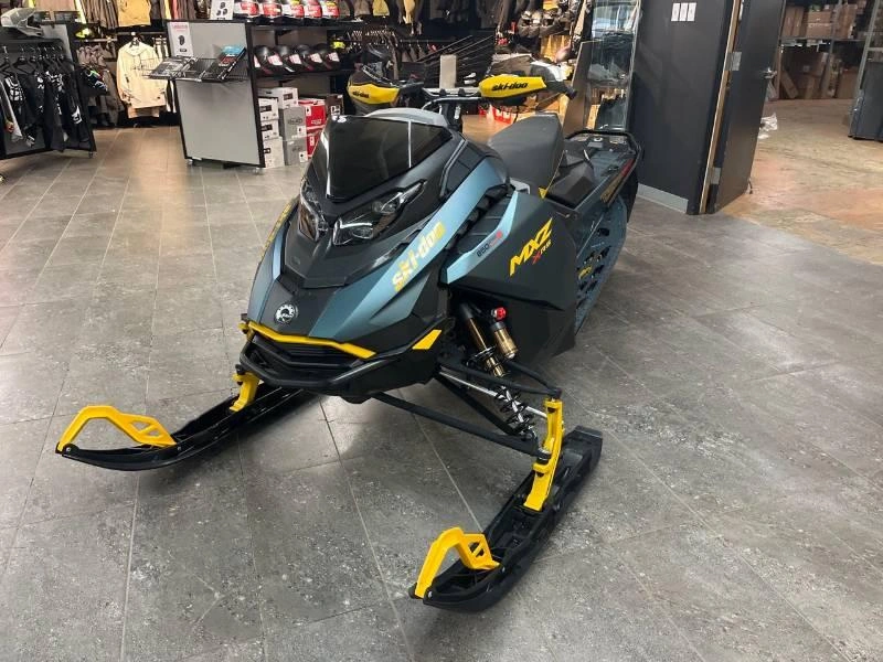 Ski-doo Mxz X-rs W/ Competition Pkg 850 E-tec Turbo R Ripsaw Ii 2-ply 1.25'' Shot W/ 10.25'' Touchscreen 2026