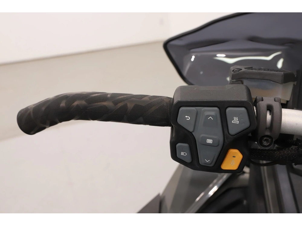 2024 Polaris 650 Indy Adventure 137 alt
