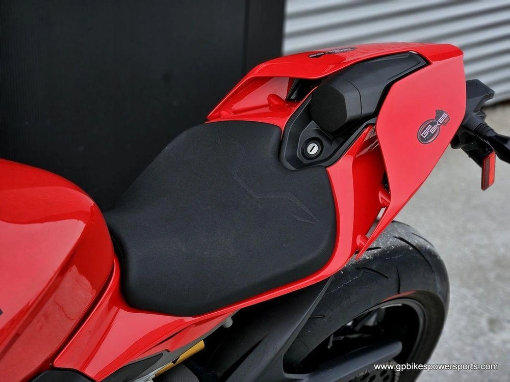 2025 Ducati Streetfighter V4 Ducati Red Demo
